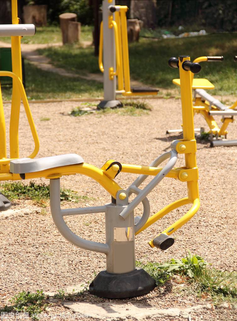 贺州富川公园路径体育器材路径高低杠定制(图3) 贺州富川公园路径体育器材路径高低杠定制