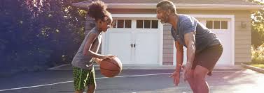 室内站立健身动作男